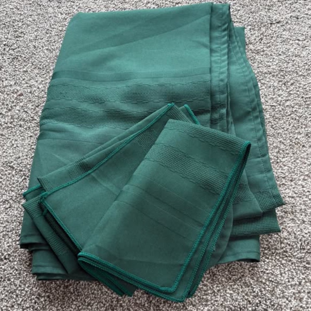 Tablecloth and matching napkins